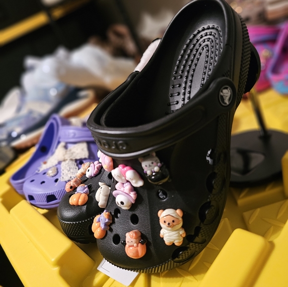 🎃NEW! Black Baya Clogs Fully Customized with Exclusive Handmade Charms👻 - Picture 6 of 8